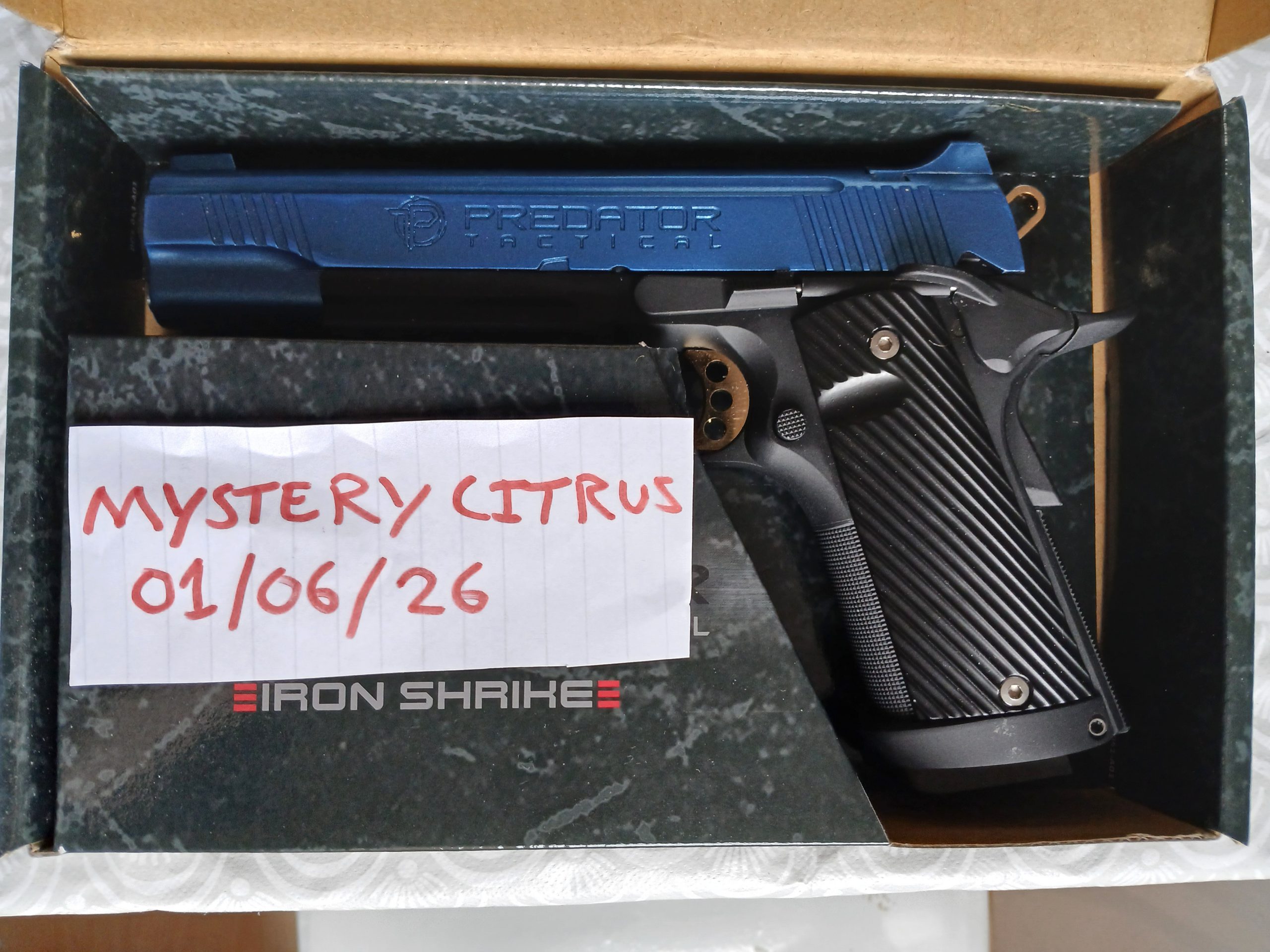 pistols4