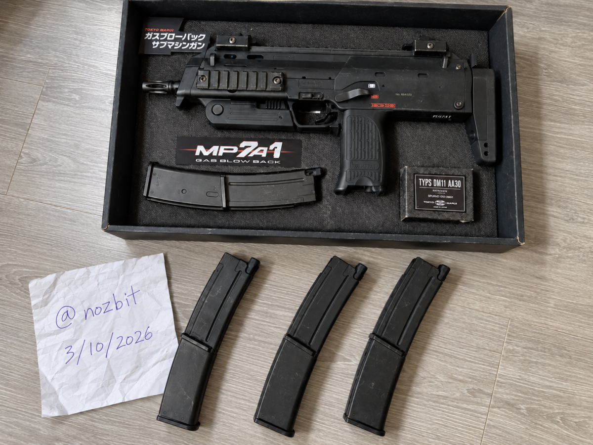 Kit de airsoft MP7A1 y nota manuscrita